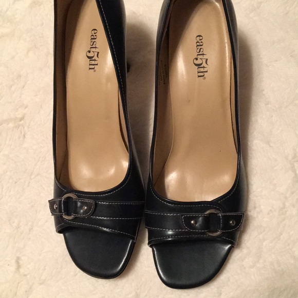 NWOT Navy blue heels with buckle - Picture 2 of 8